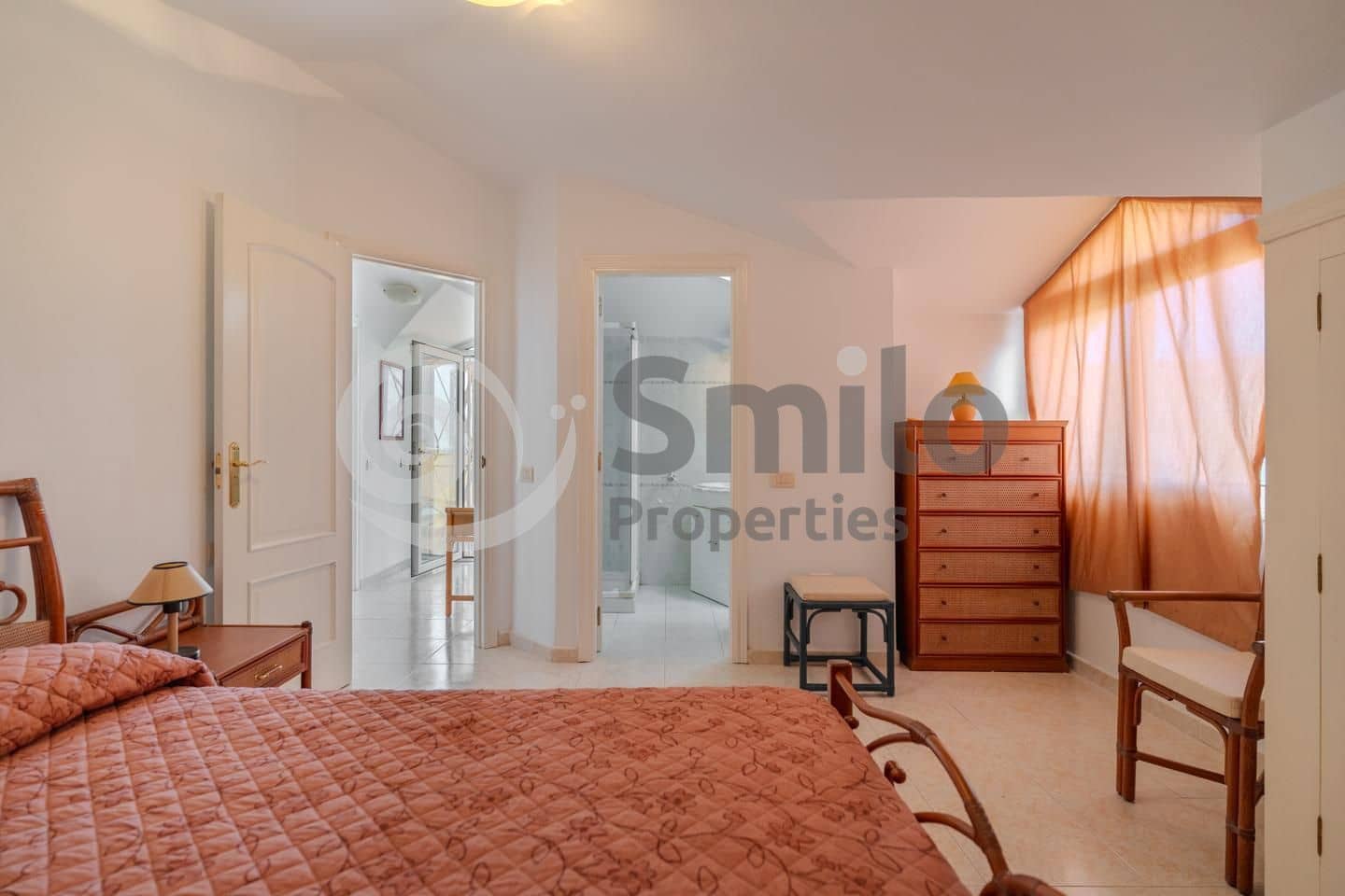 2 makuuhuone Asunto myytävänä paikassa Arona mukana uima-altaan - 650 000 € (Ref: 9002242)