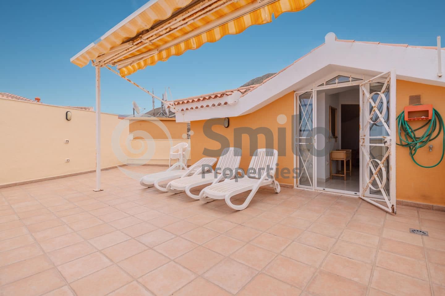 2 makuuhuone Asunto myytävänä paikassa Arona mukana uima-altaan - 650 000 € (Ref: 9002242)