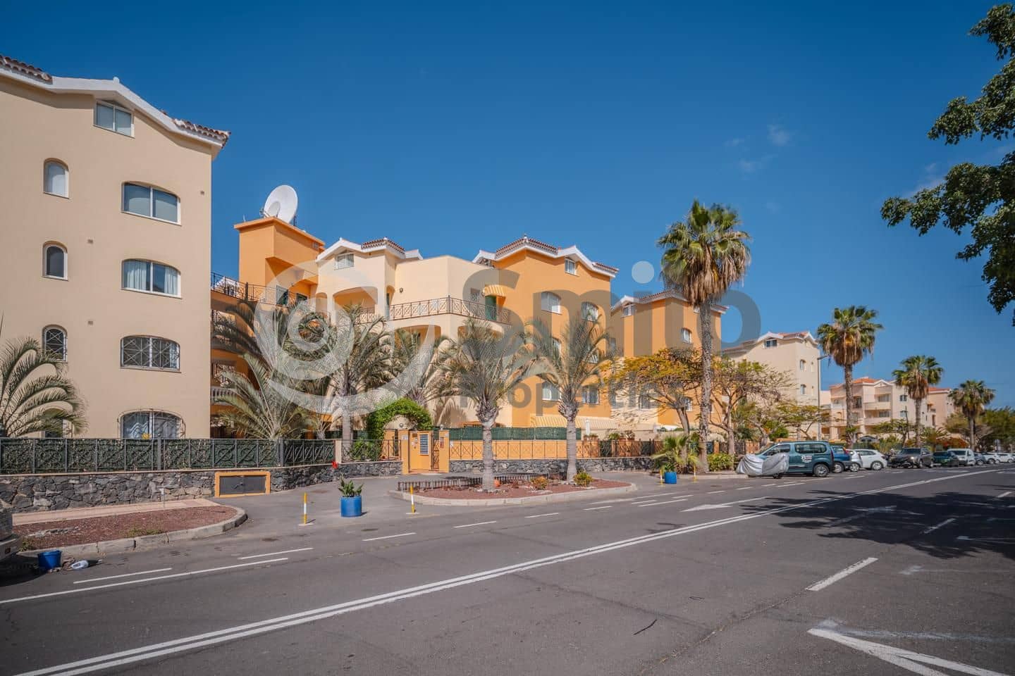 2 makuuhuone Asunto myytävänä paikassa Arona mukana uima-altaan - 650 000 € (Ref: 9002242)