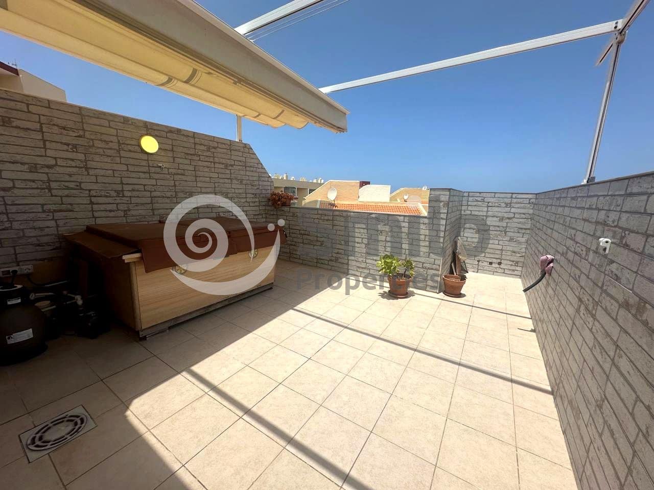 4 sovrum Villa till salu i Costa Adeje med pool garage - 750 000 € (Ref: 9031059)