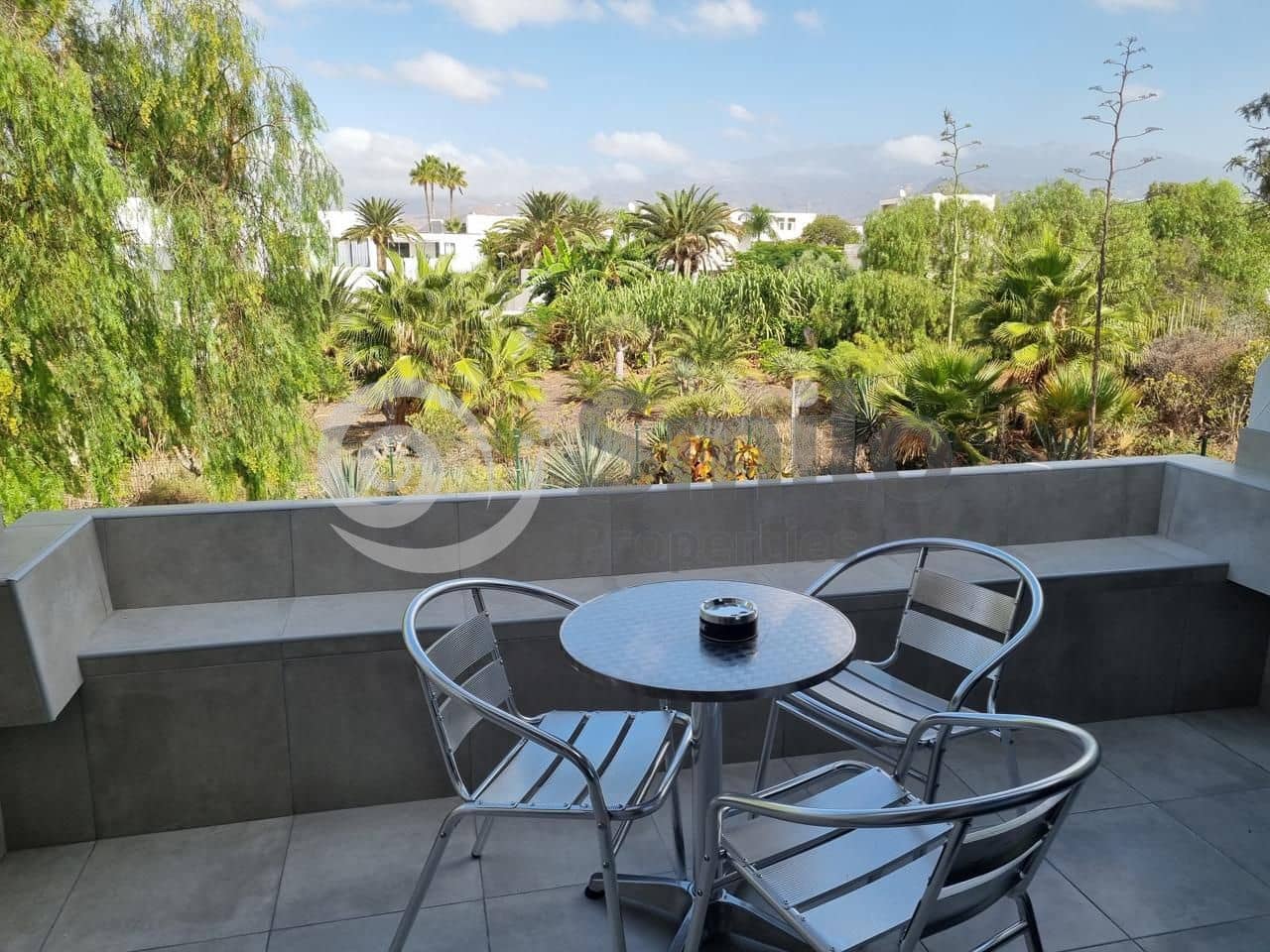 Piso de 1 habitación en Arona en alquiler con piscina - 1.200 € (Ref: 9058391)