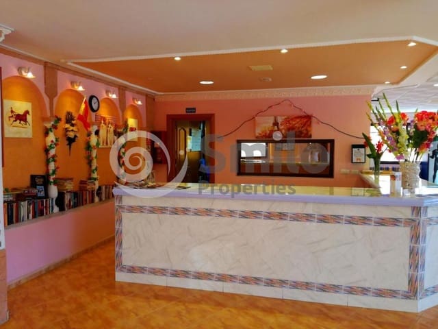 1 slaapkamer Flat te koop in Costa del Silencio, Arona met zwembad - € 205.800 (Ref: 9076827)