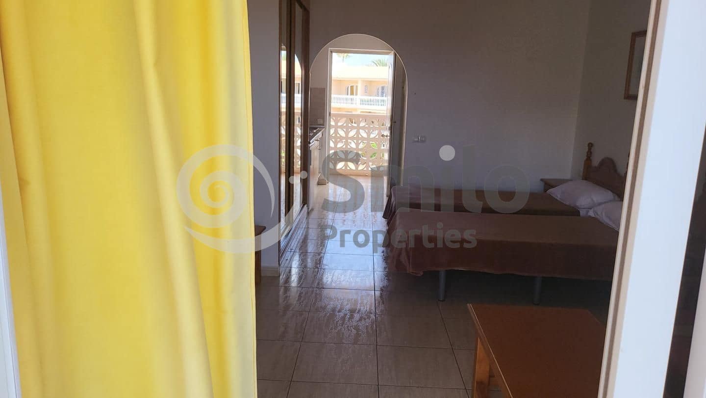 Flat te koop in Arona met zwembad - € 158.500 (Ref: 9076828)