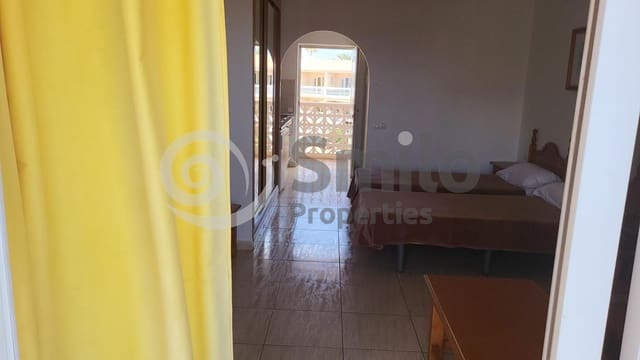 Flat te koop in Costa del Silencio, Arona met zwembad - € 158.500 (Ref: 9076828)