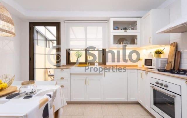 4 soveværelse Villa til salg i Las Chafiras (San Miguel), San Miguel de Abona med swimmingpool garage - € 421.500 (Ref: 9136109)