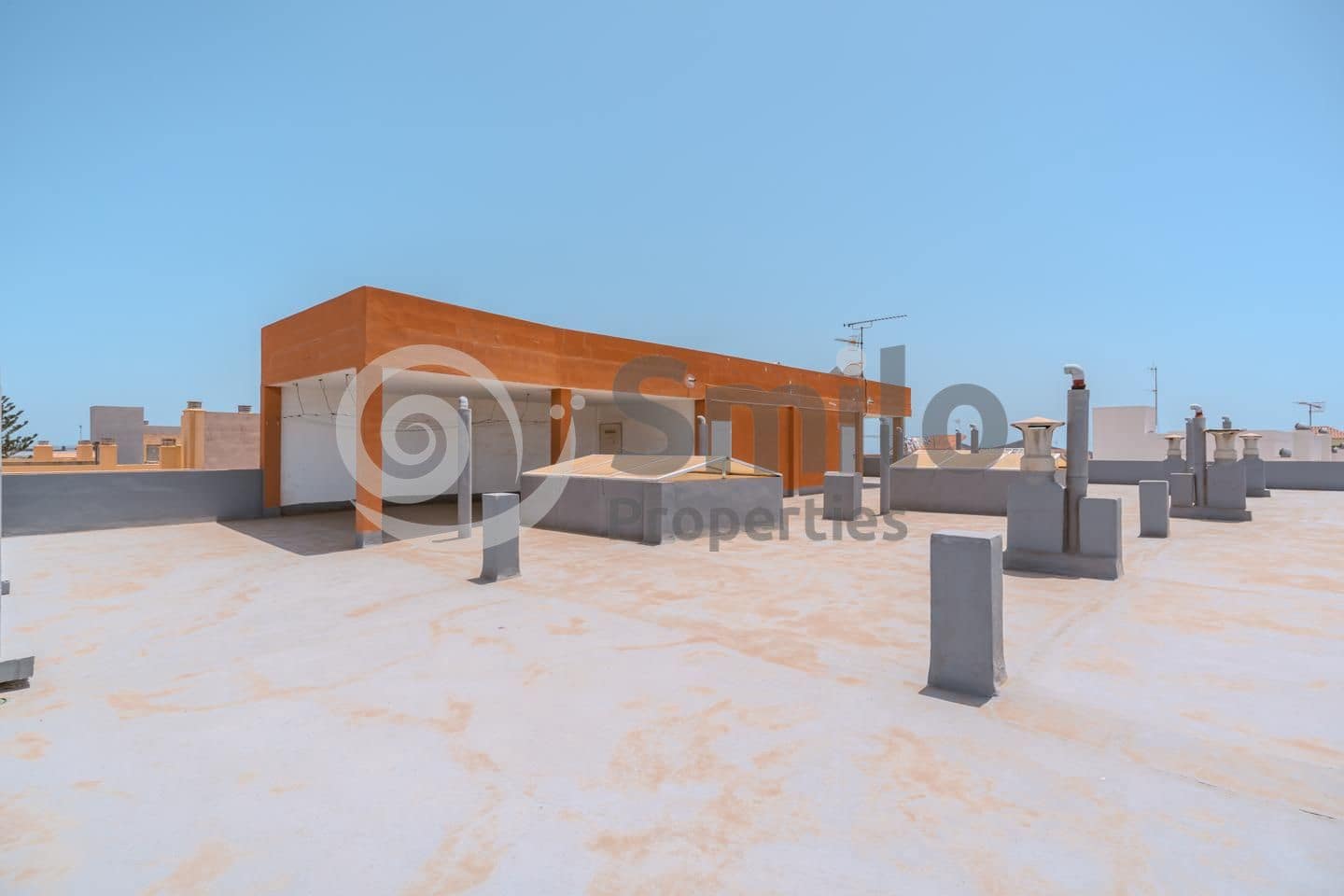 2 bedroom Flat for sale in Arona - € 179,900 (Ref: 9165164)