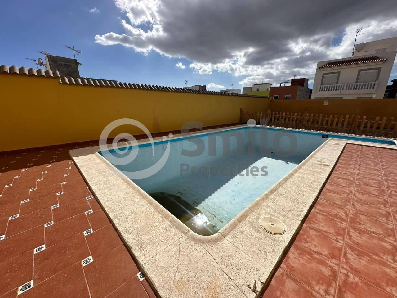 5 bedroom Villa for sale in Arona with pool garage - € 750,000 (Ref: 9245595)