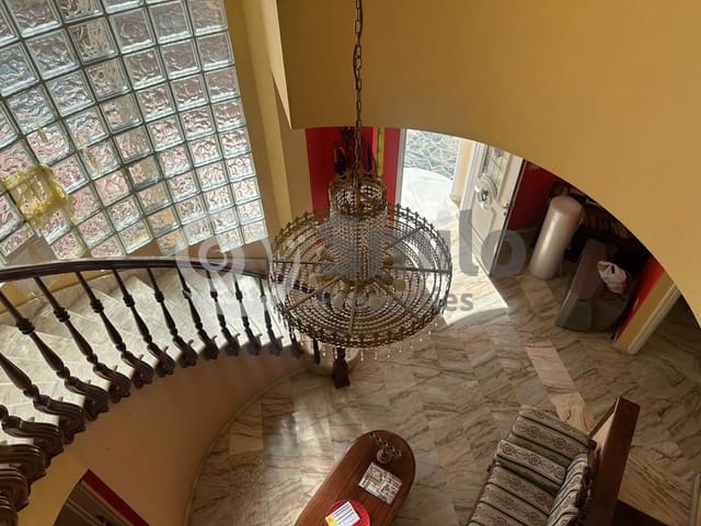 5 sypialnia Willa na sprzedaż w Arona z basenem garażem - 750 000 € (Ref: 9245595)