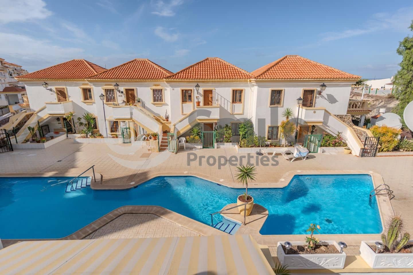 2 sovrum Lägenhet till salu i Costa Adeje med pool - 355 000 € (Ref: 9386611)