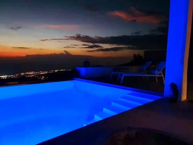 5 soveværelse Villa til salg i Torviscas Centro y Alto, Adeje med swimmingpool garage - € 2.200.000 (Ref: 9400203)