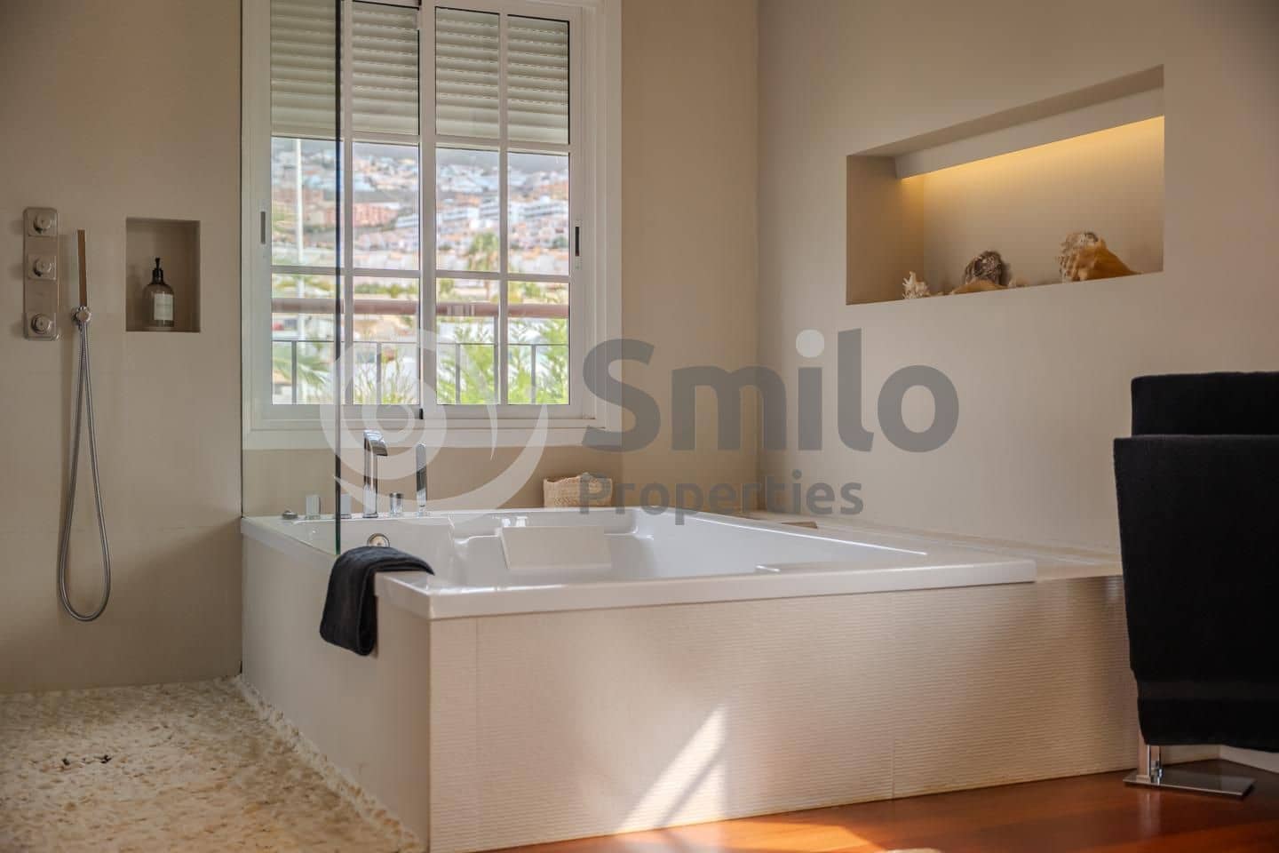 4 sovrum Villa till salu i Adeje med pool garage - 1 499 000 € (Ref: 9442029)