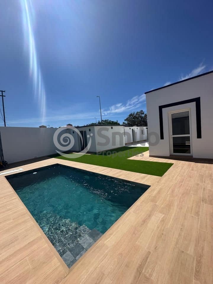 5 bedroom Villa for sale in Guargacho with pool garage - € 820,000 (Ref: 9452424)