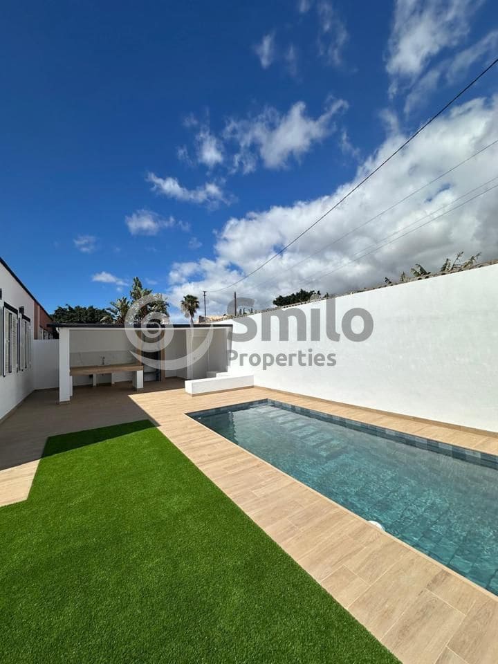 5 bedroom Villa for sale in Guargacho with pool garage - € 820,000 (Ref: 9452424)