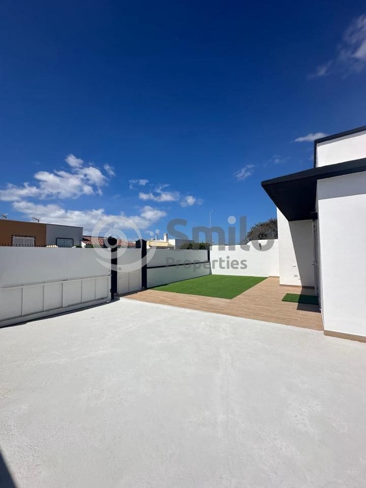 5 bedroom Villa for sale in Guargacho with pool garage - € 820,000 (Ref: 9452424)