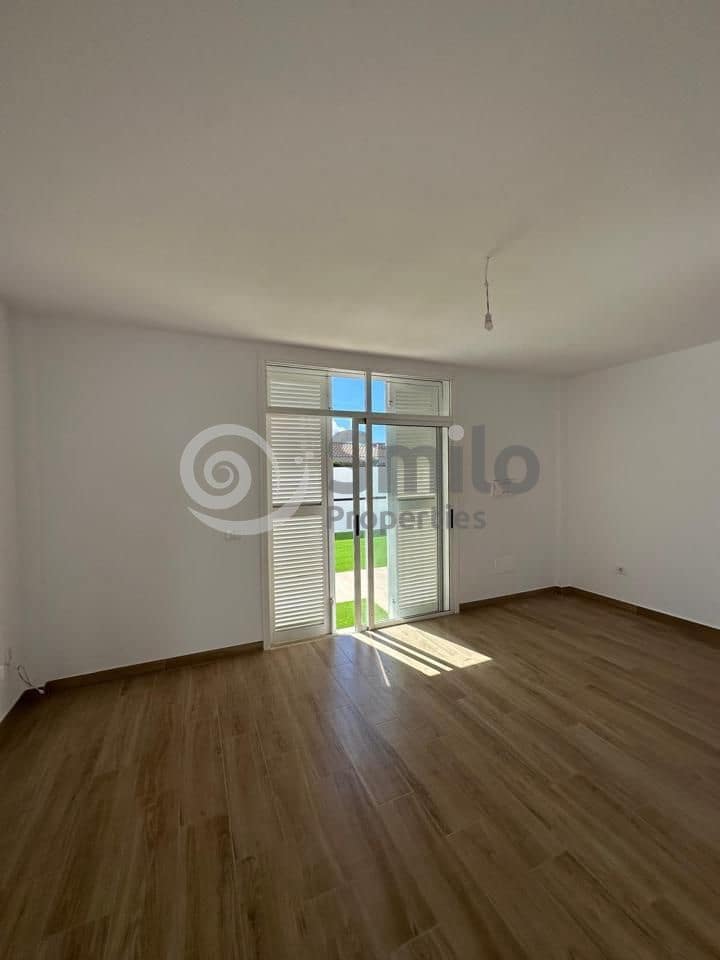 5 bedroom Villa for sale in Guargacho with pool garage - € 820,000 (Ref: 9452424)