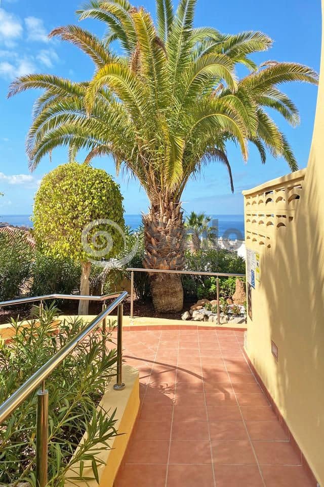 Piso de 2 habitaciones en Costa Adeje en venta con piscina - 479.000 € (Ref: 9453579)