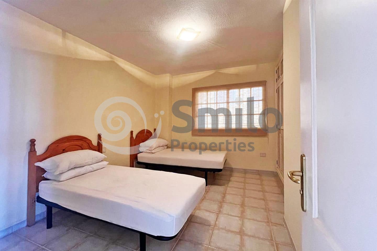 Piso de 2 habitaciones en Costa Adeje en venta con piscina - 479.000 € (Ref: 9453579)