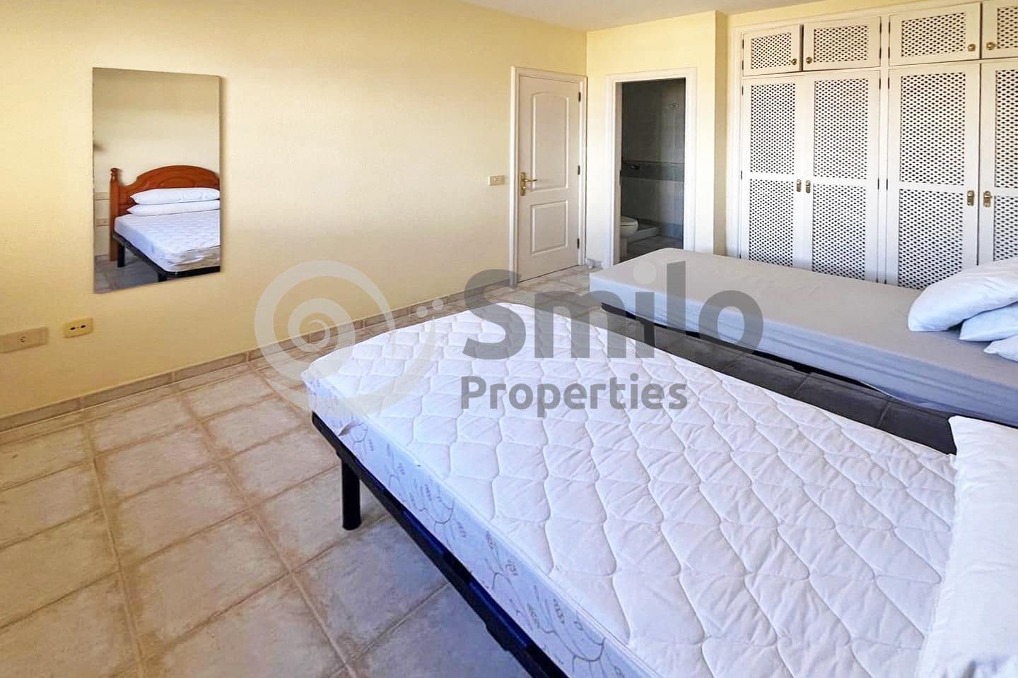 Piso de 2 habitaciones en Costa Adeje en venta con piscina - 479.000 € (Ref: 9453579)