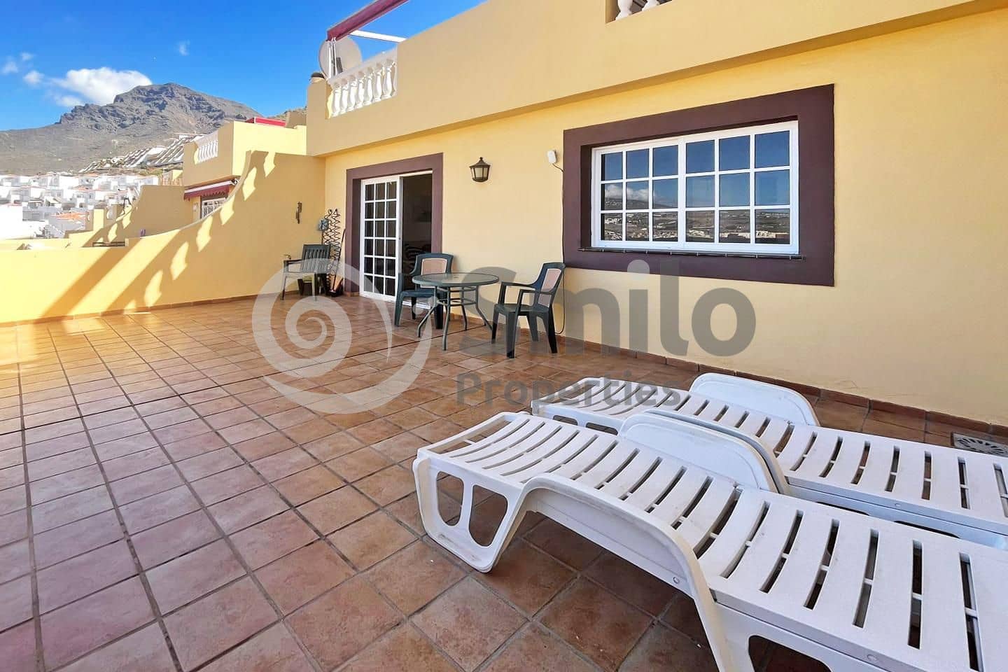Piso de 2 habitaciones en Costa Adeje en venta con piscina - 479.000 € (Ref: 9453579)