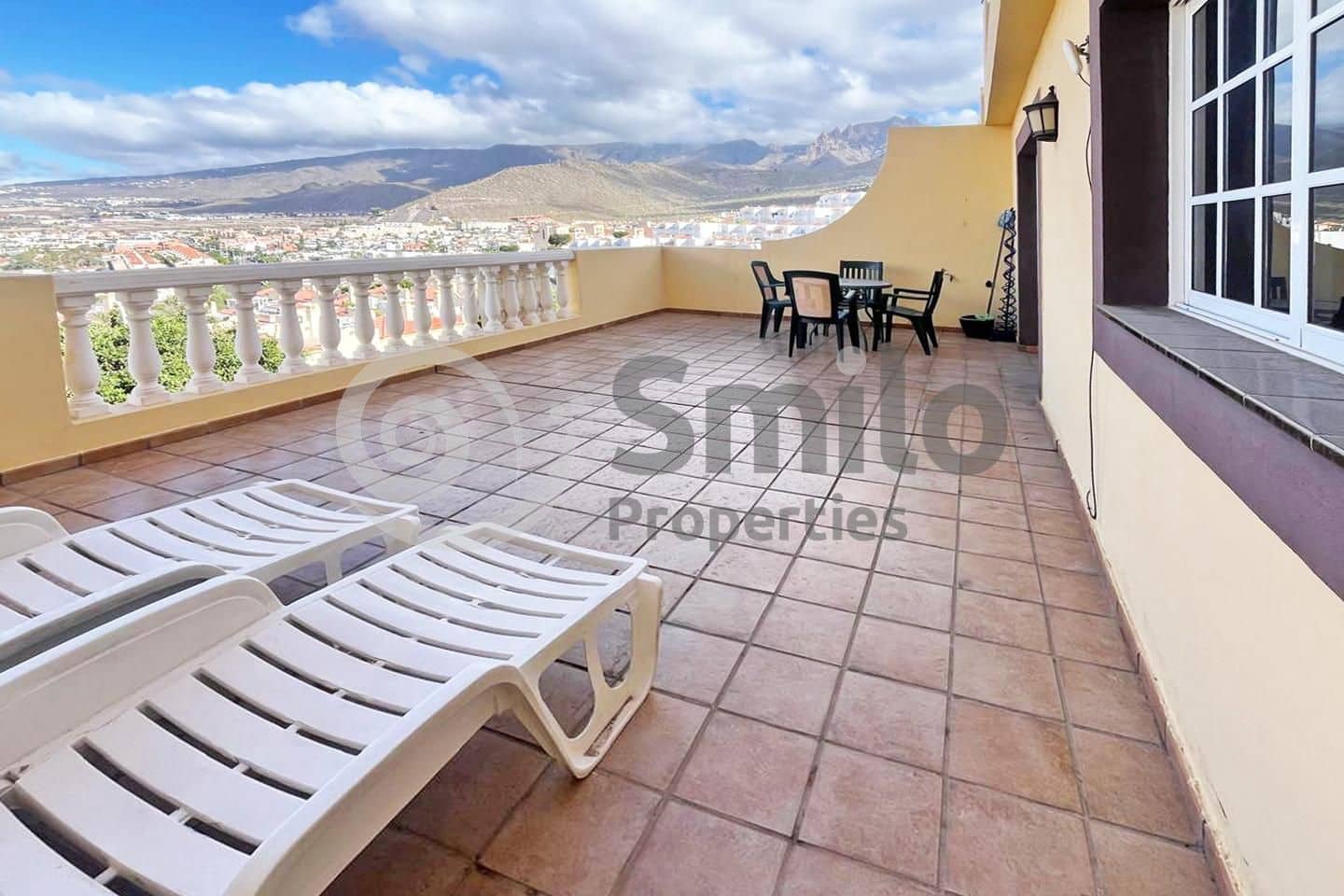 Piso de 2 habitaciones en Costa Adeje en venta con piscina - 479.000 € (Ref: 9453579)