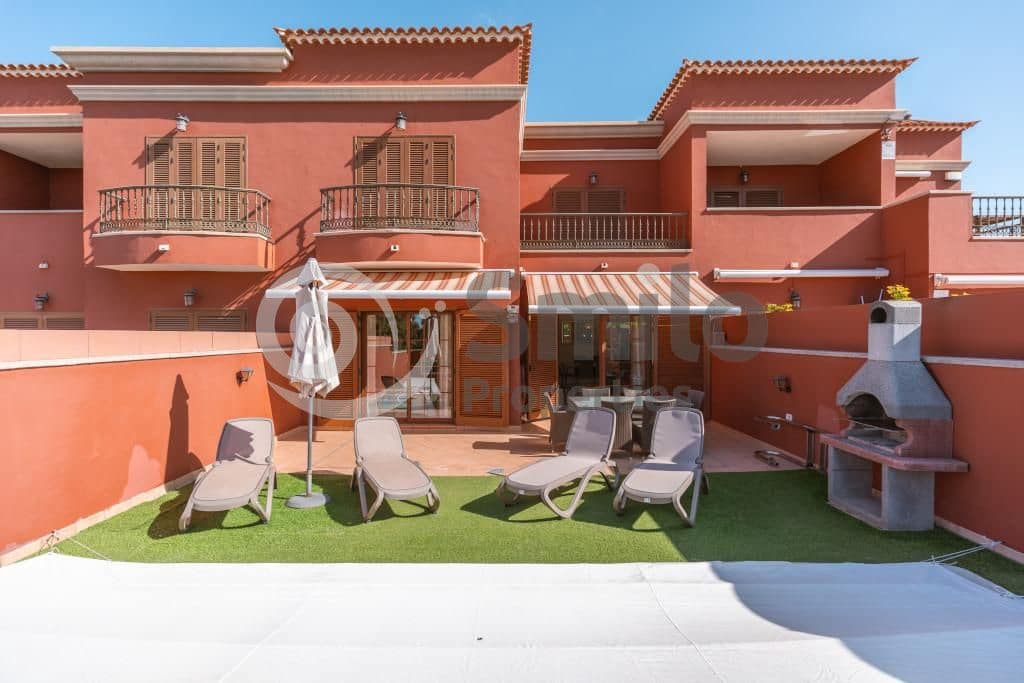 Chalet de 3 habitaciones en Adeje en venta con piscina garaje - 1.280.000 € (Ref: 9453674)