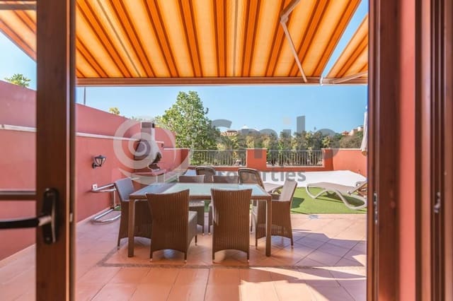 Chalet de 3 habitaciones en Playa del Duque, Adeje en venta con piscina garaje - 1.280.000 € (Ref: 9453674)