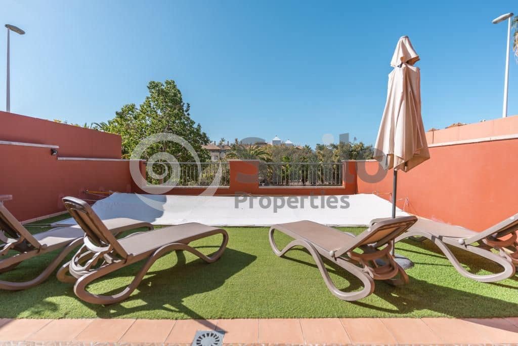 Chalet de 3 habitaciones en Adeje en venta con piscina garaje - 1.280.000 € (Ref: 9453674)