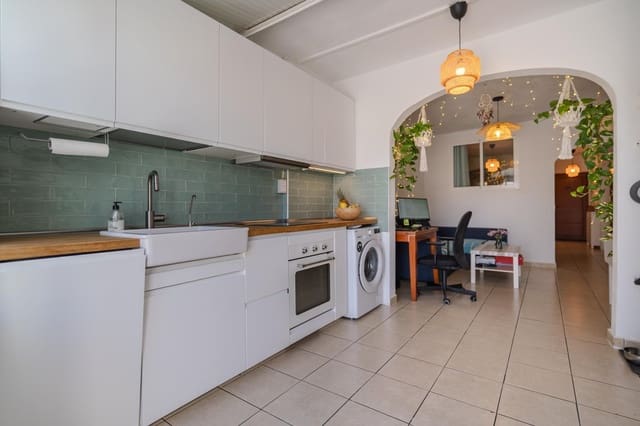 2 makuuhuone Asunto myytävänä paikassa Los Cristianos, Arona mukana uima-altaan - 257 000 € (Ref: 9470003)