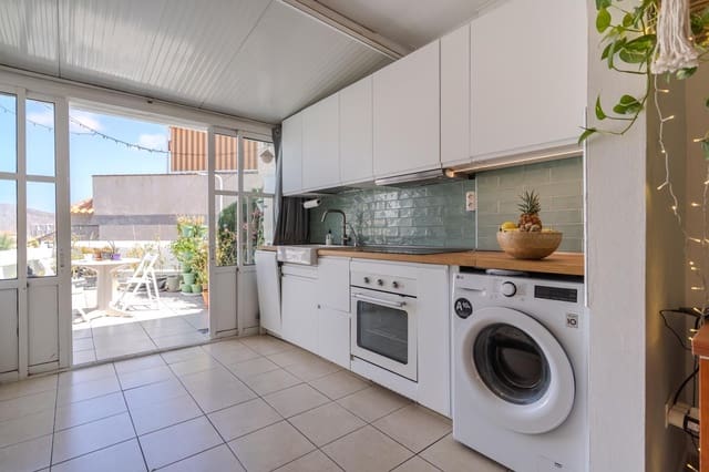 2 makuuhuone Asunto myytävänä paikassa Los Cristianos, Arona mukana uima-altaan - 257 000 € (Ref: 9470003)