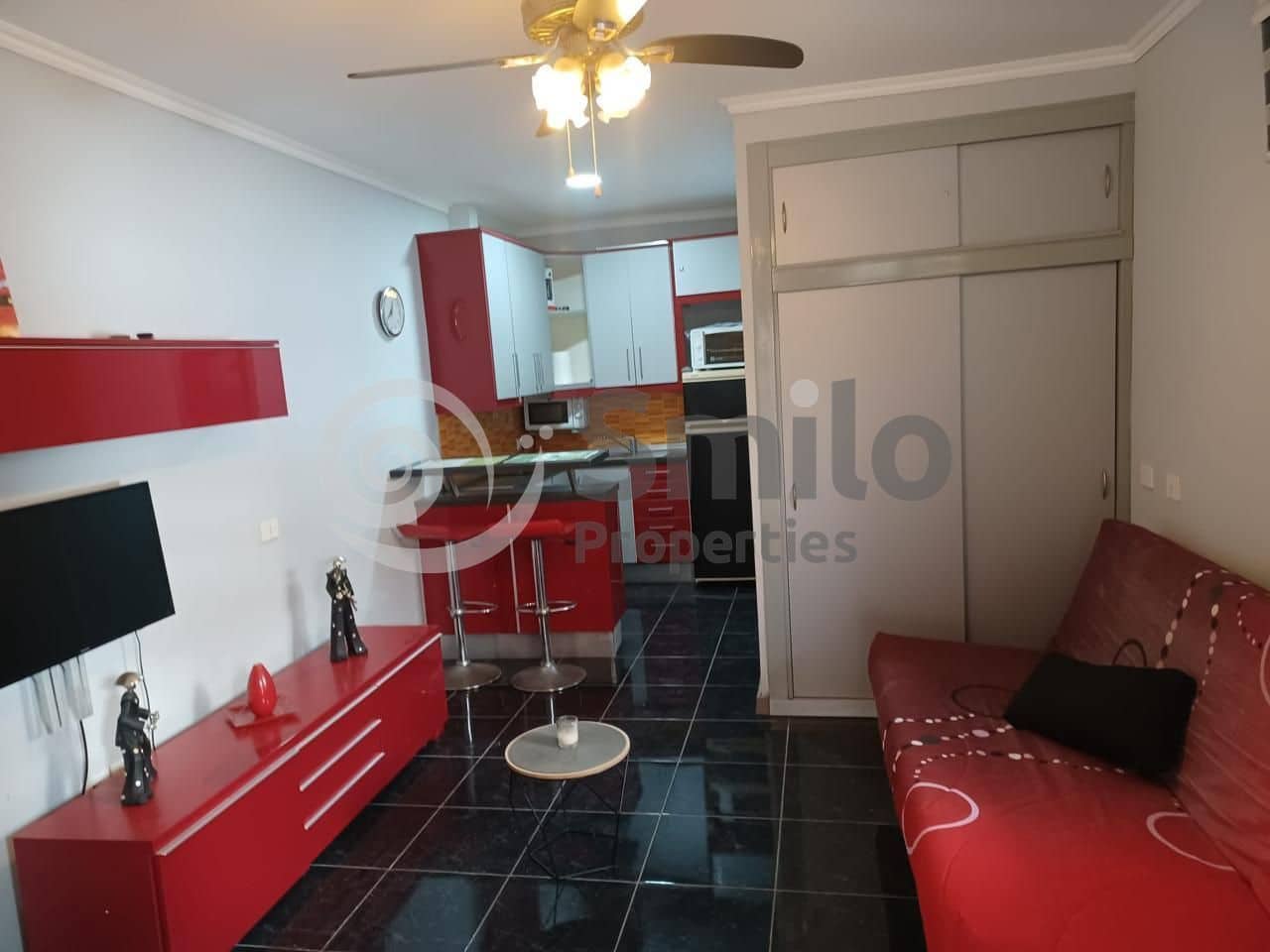 Asunto vuokrattavana paikassa Arona mukana uima-altaan 
autotalli - 900 € (Ref: 9495384)