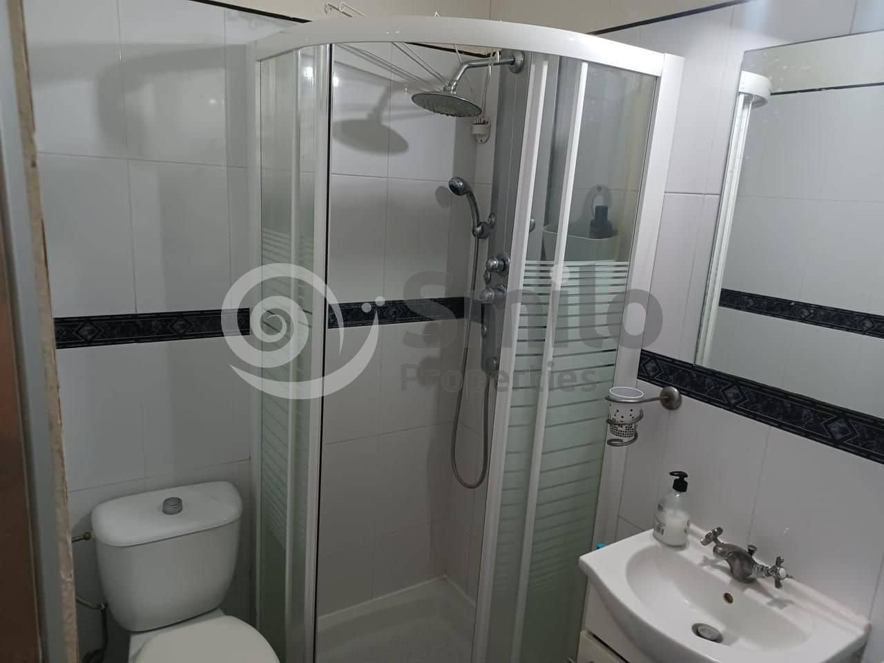 Asunto vuokrattavana paikassa Arona mukana uima-altaan 
autotalli - 900 € (Ref: 9495384)