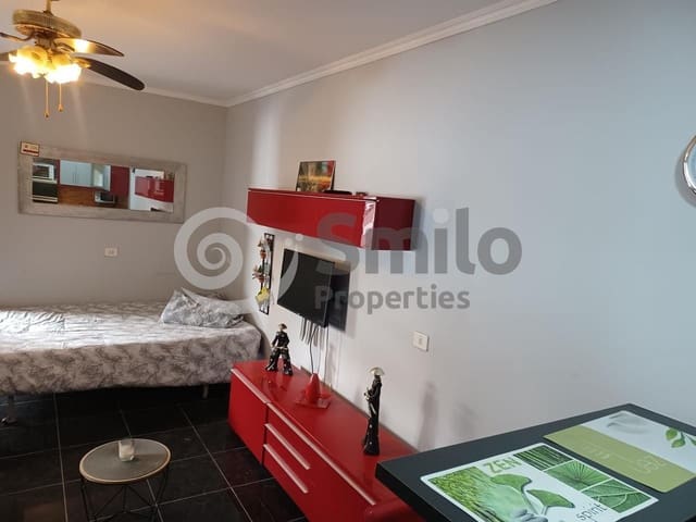 Asunto vuokrattavana paikassa Costa del Silencio, Arona mukana uima-altaan 
autotalli - 900 € (Ref: 9495384)