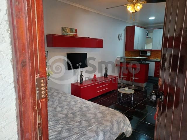 Asunto vuokrattavana paikassa Costa del Silencio, Arona mukana uima-altaan 
autotalli - 900 € (Ref: 9495384)