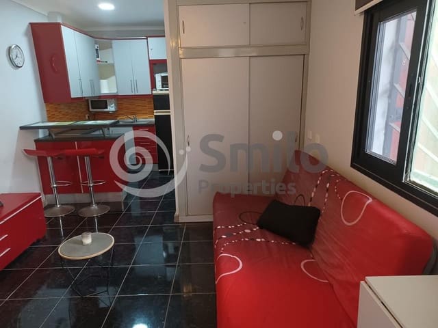 Asunto vuokrattavana paikassa Costa del Silencio, Arona mukana uima-altaan 
autotalli - 900 € (Ref: 9495384)