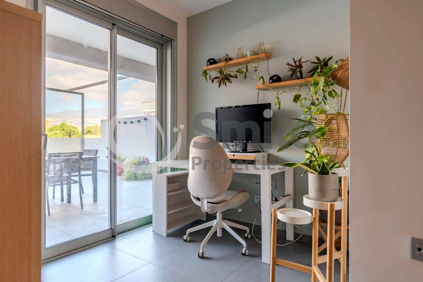 2 bedroom Flat for sale in Granadilla de Abona with pool garage - € 345,000 (Ref: 9543453)