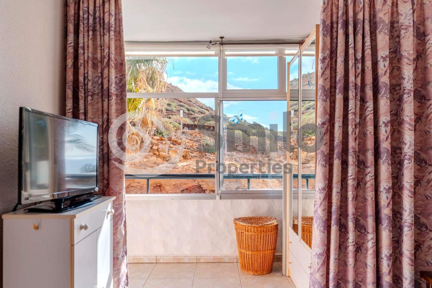 1 sovrum Lägenhet till salu i Arona med pool - 220 000 € (Ref: 9552658)