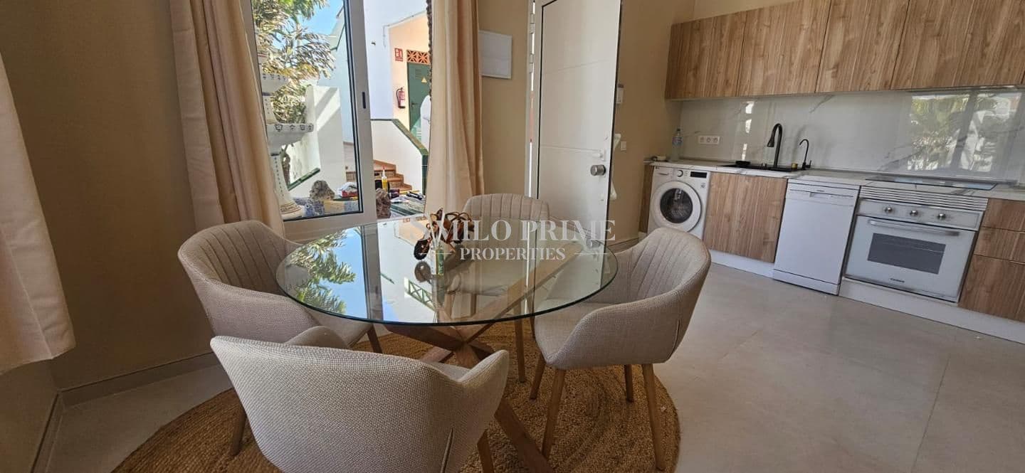 Flat for sale in Costa del Silencio with pool - € 225,000 (Ref: 9566783)