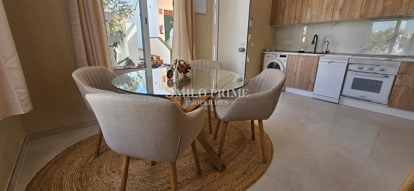 Flat for sale in Costa del Silencio with pool - € 225,000 (Ref: 9566783)