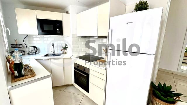 Bungalow de 3 habitaciones en Playa de las Americas, Arona en venta con piscina - 450.000 € (Ref: 9572186)