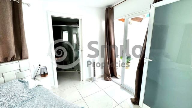 Bungalow de 3 habitaciones en Playa de las Americas, Arona en venta con piscina - 450.000 € (Ref: 9572186)