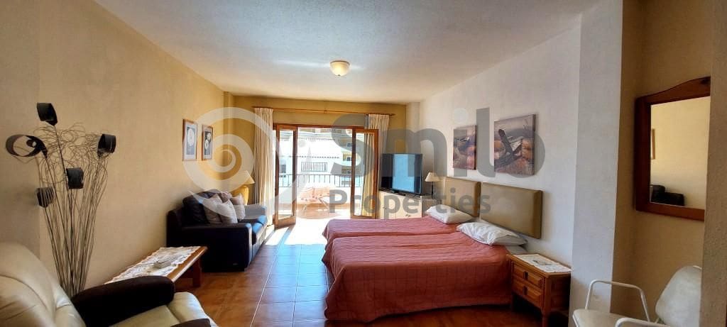 Asunto myytävänä paikassa Adeje mukana uima-altaan 
autotalli - 245 000 € (Ref: 9614485)