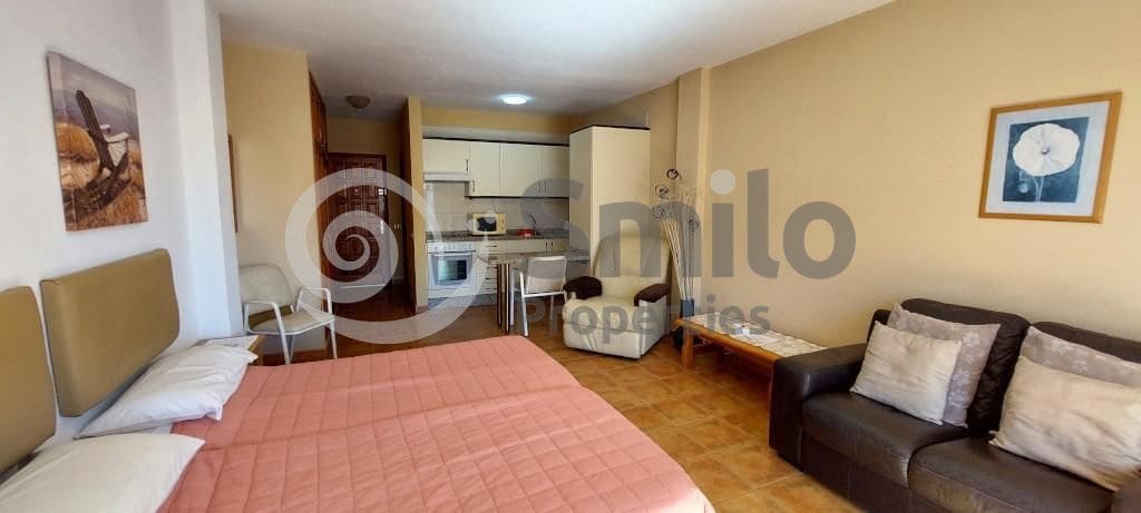 Asunto myytävänä paikassa Adeje mukana uima-altaan 
autotalli - 245 000 € (Ref: 9614485)