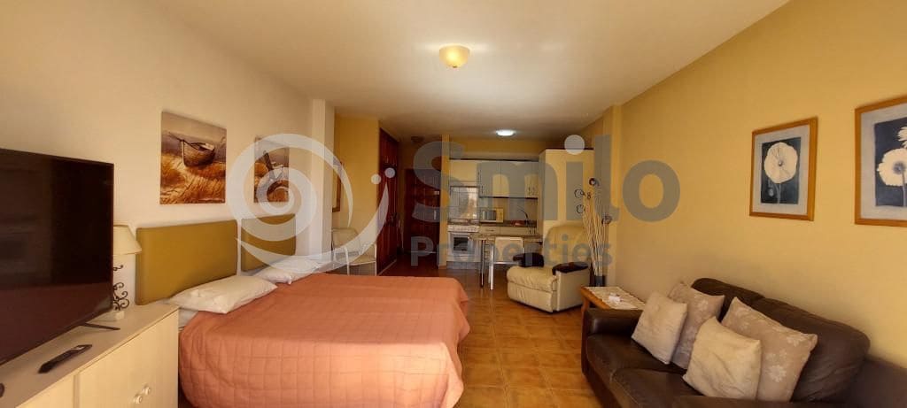 Asunto myytävänä paikassa Adeje mukana uima-altaan 
autotalli - 245 000 € (Ref: 9614485)