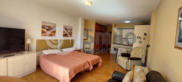 Asunto myytävänä paikassa Torviscas Bajo, Adeje mukana uima-altaan 
autotalli - 245 000 € (Ref: 9614485)