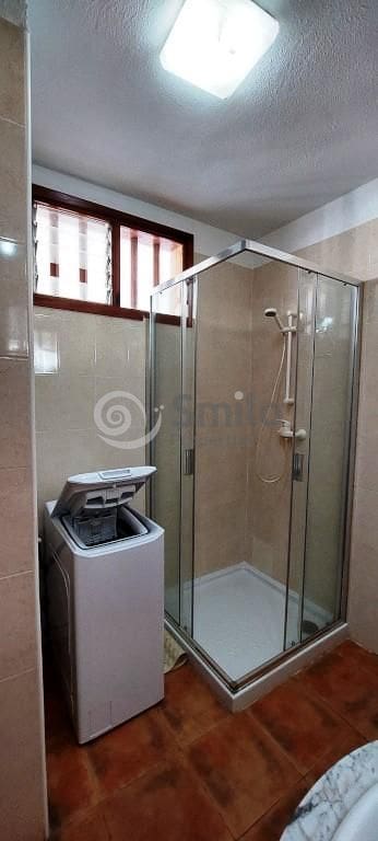 Asunto myytävänä paikassa Adeje mukana uima-altaan 
autotalli - 245 000 € (Ref: 9614485)