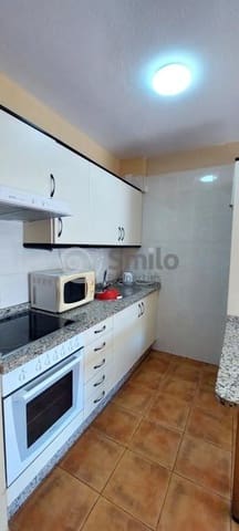 Asunto myytävänä paikassa Torviscas Bajo, Adeje mukana uima-altaan 
autotalli - 245 000 € (Ref: 9614485)