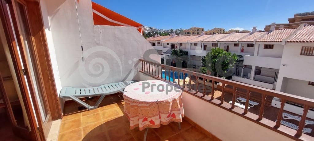 Asunto myytävänä paikassa Adeje mukana uima-altaan 
autotalli - 245 000 € (Ref: 9614485)