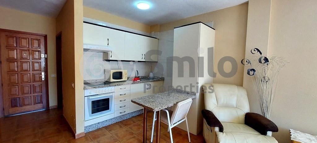 Asunto myytävänä paikassa Adeje mukana uima-altaan 
autotalli - 245 000 € (Ref: 9614485)