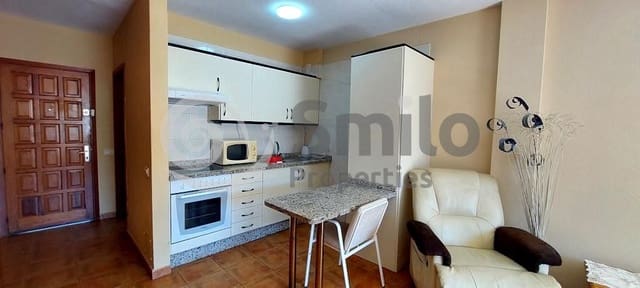 Asunto myytävänä paikassa Torviscas Bajo, Adeje mukana uima-altaan 
autotalli - 245 000 € (Ref: 9614485)