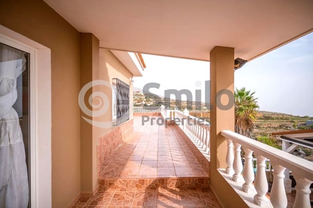 6 makuuhuone Huvila myytävänä paikassa Candelaria mukana uima-altaan 
autotalli - 840 000 € (Ref: 9626935)